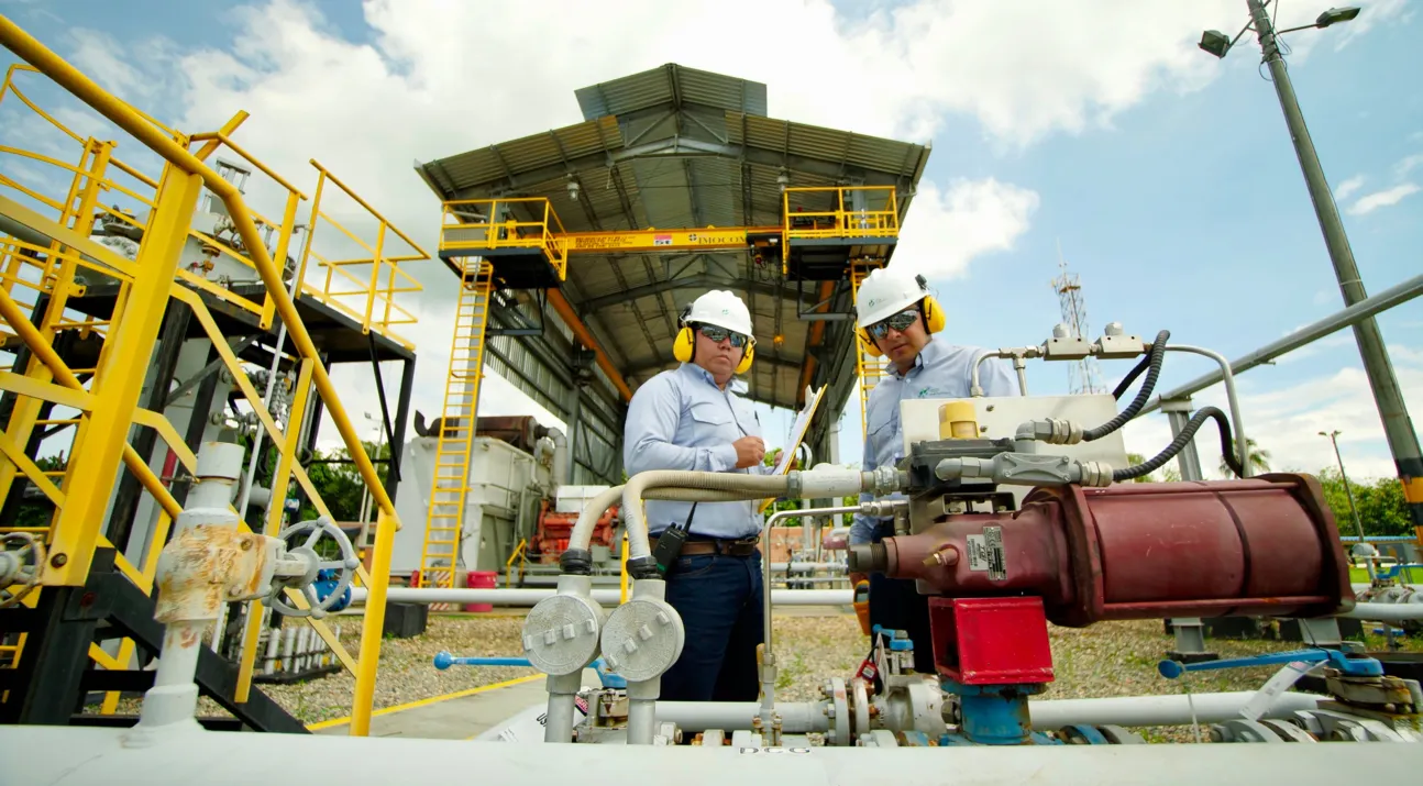 INGENIEROS TRABAJANDO ESTACION MARIQUITA